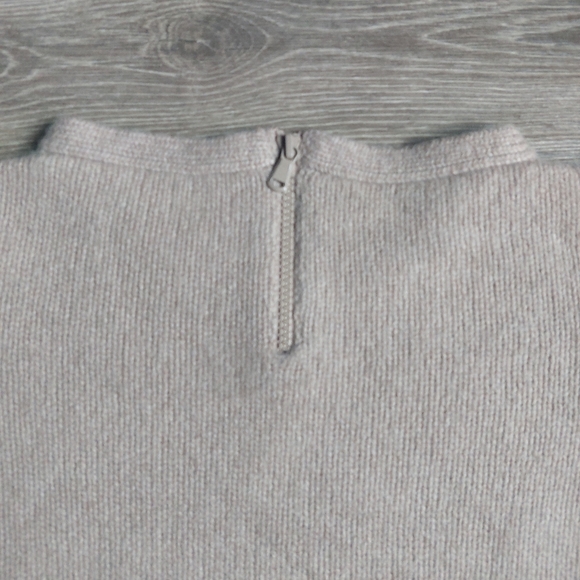Brunello Cucinelli cashmere knit sweater. Zipper detail on back. Taupe tan M - Picture 14 of 14
